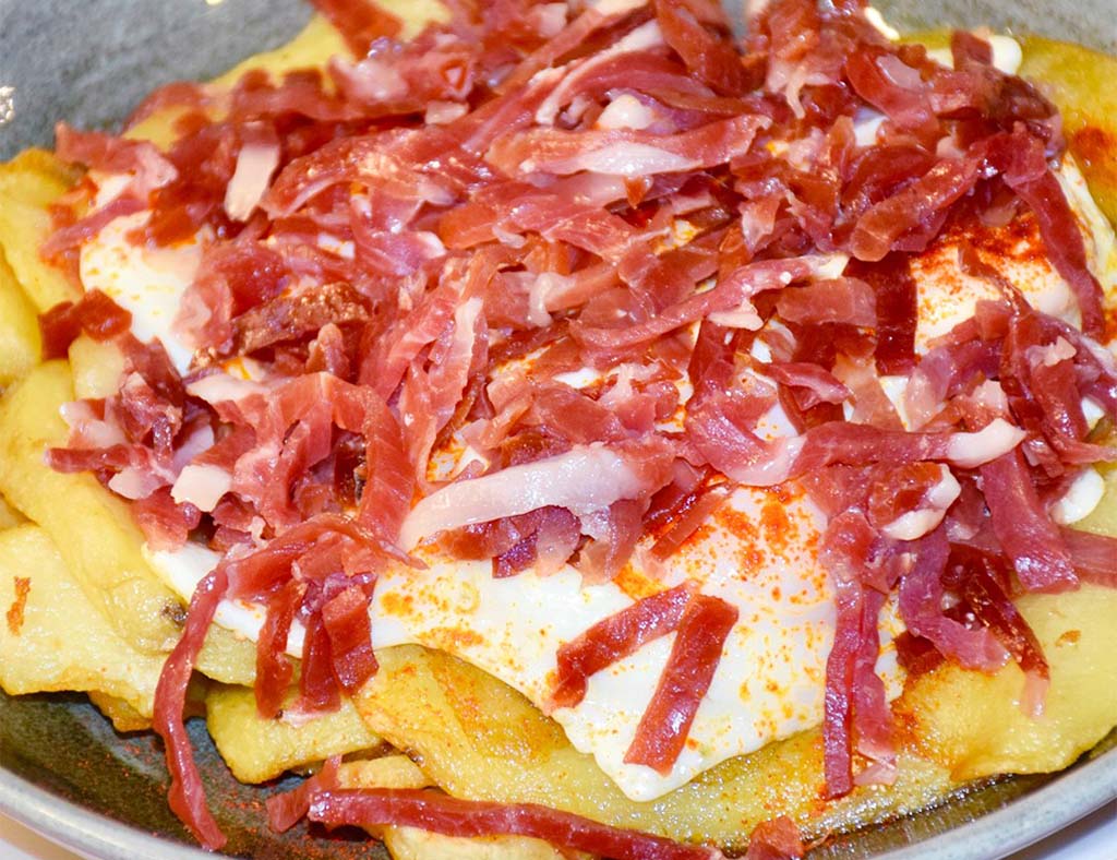 receta-huevos-rotos-jamon-serrano-www.donbernardino.es